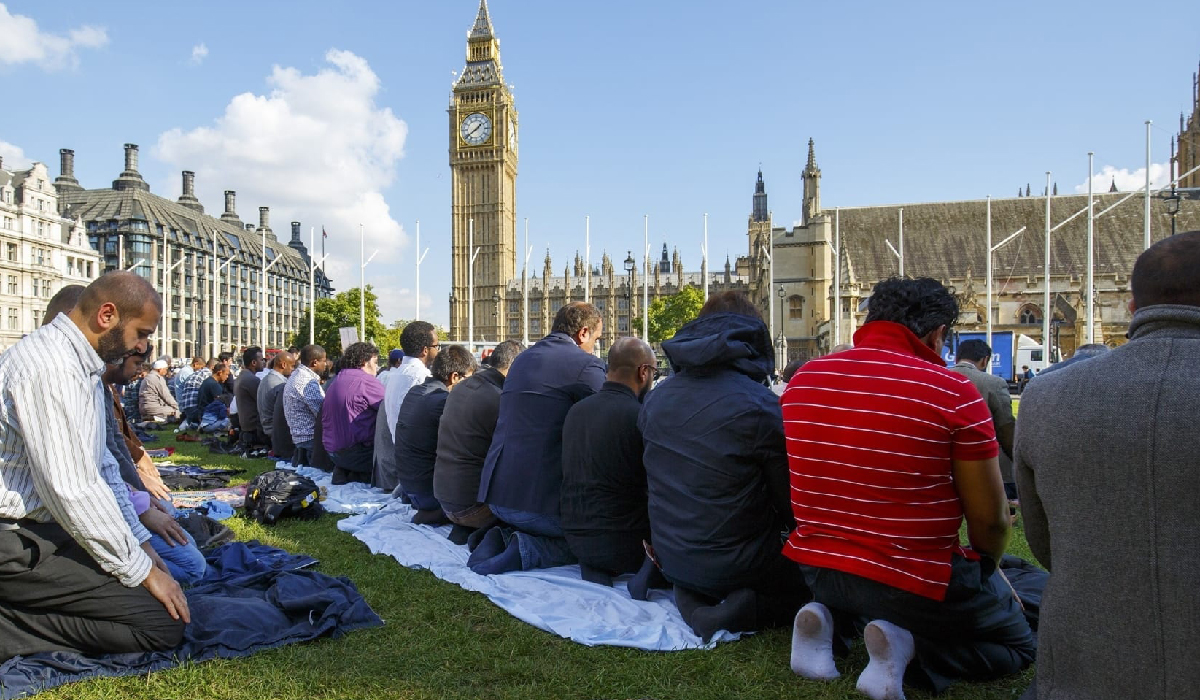 التعايش السلمي وواجبات المسلم في غير بلاده
