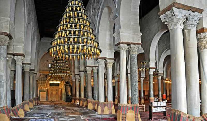 جامع القيروان... عندما تقاوم المحاريب والمآذن سطوة الزمن