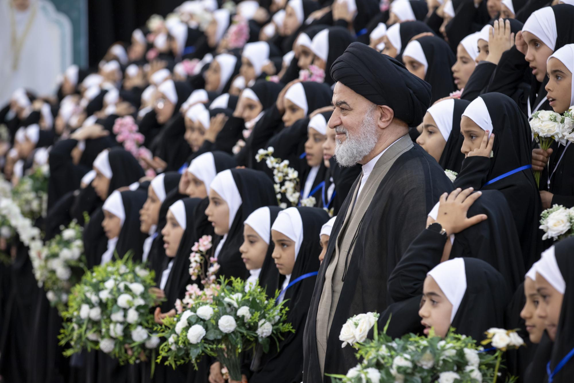 العتبتان الحسينية والعباسية ومراسم سن التكليف: احتواء للأزمة وتثبيت للأمانة